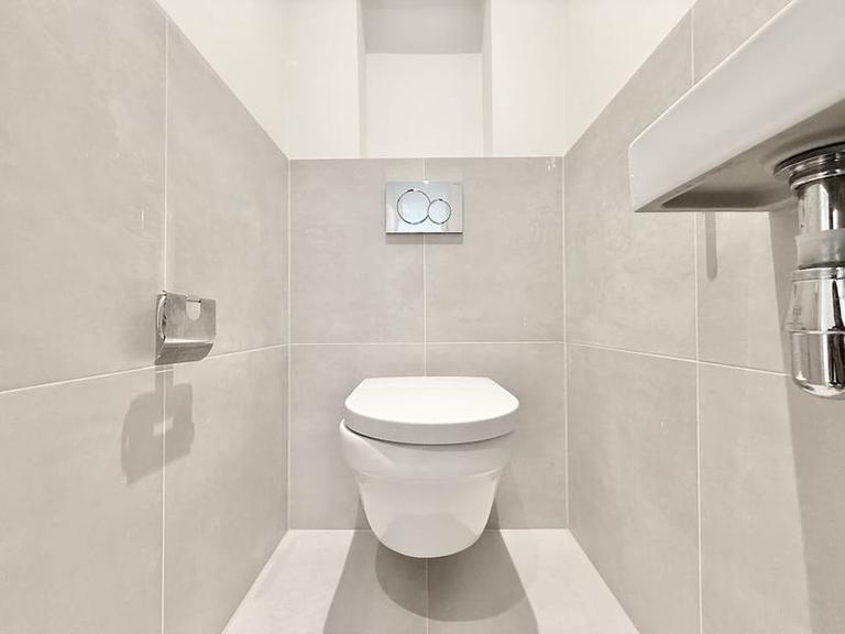 2-Bedroom Apartment with Balcony in Kinkerbuurt - Image 15