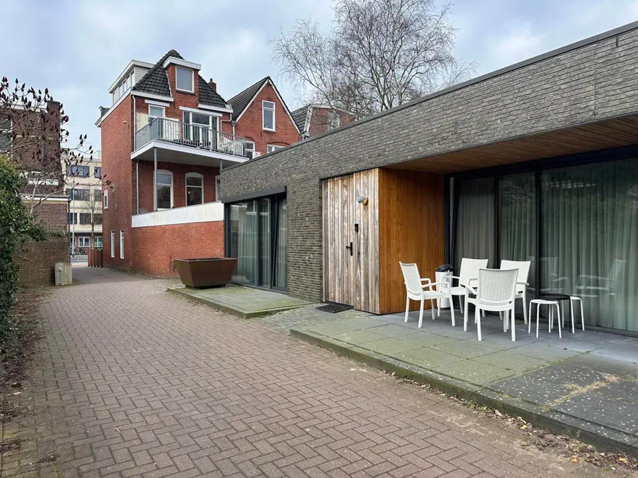 124 m² rental home with garden and parking - Image 2