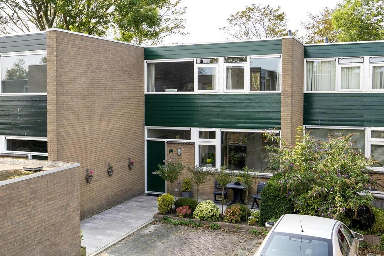 Four-Bedroom Home with Garden in Wassenaar - Image 1