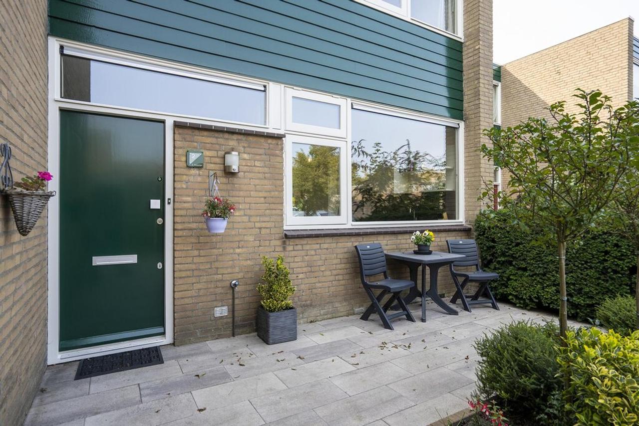 Four-Bedroom Home with Garden in Wassenaar - Image 2
