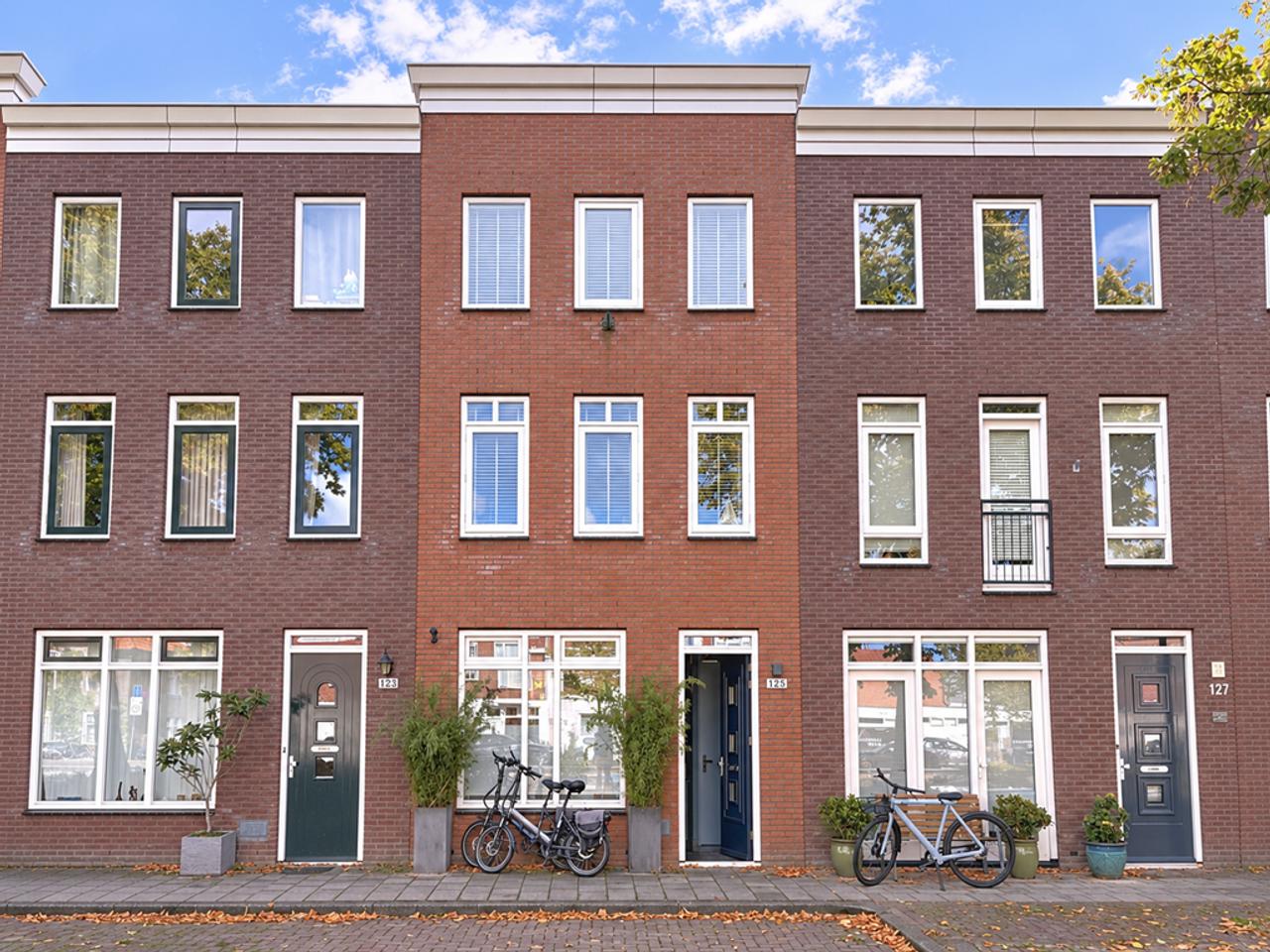 Gemeubileerde gezinswoning met tuin - Afbeelding 1