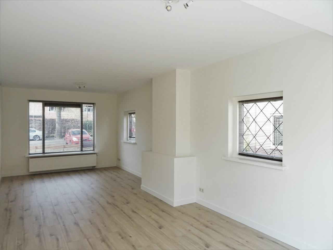 Corner house with 3 bedrooms near the forest - Image 4