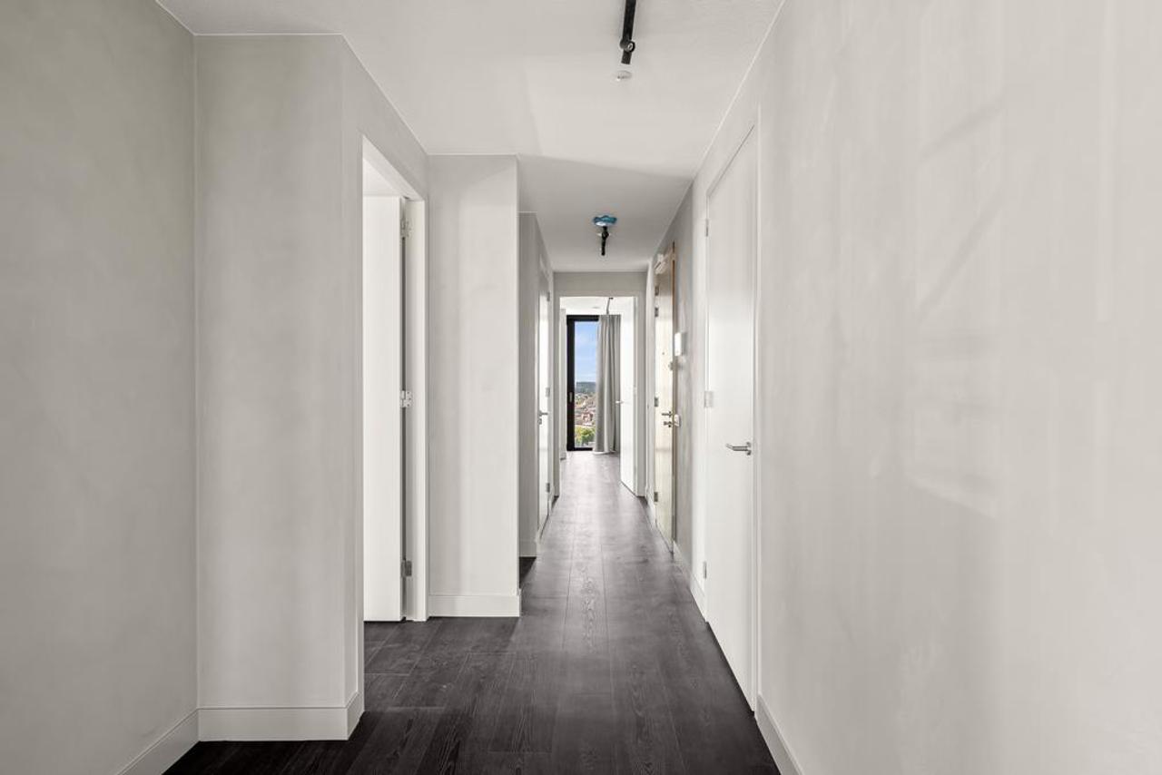 155 m² penthouse on the 13th floor - Image 3