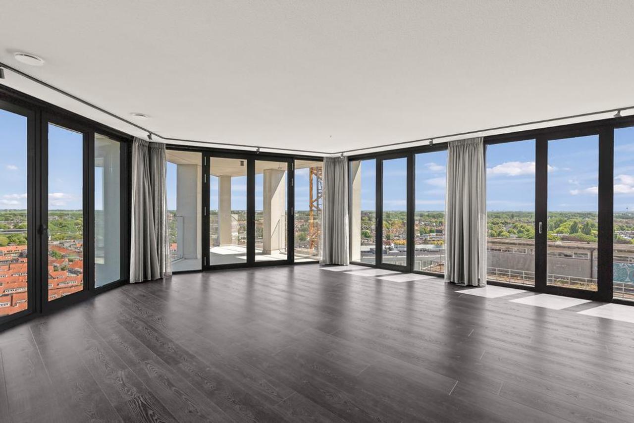 155 m² penthouse on the 13th floor - Image 5