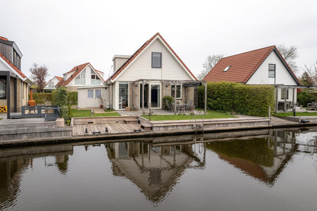 Recreational Home on Open Water in Grou - Image 1