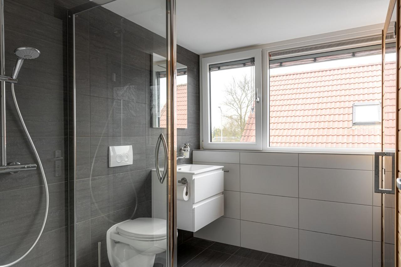 Recreational Home on Open Water in Grou - Image 11