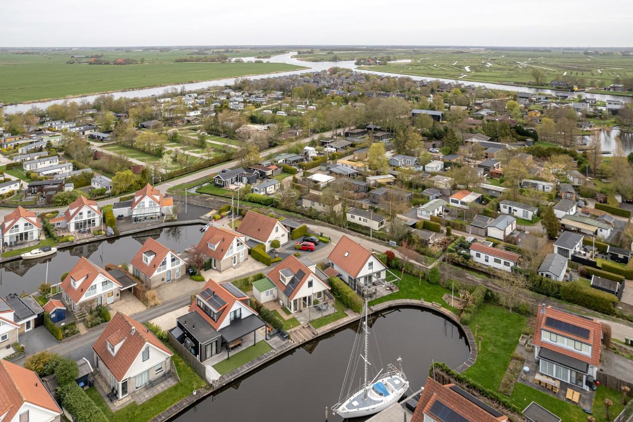 Recreational Home on Open Water in Grou - Image 20