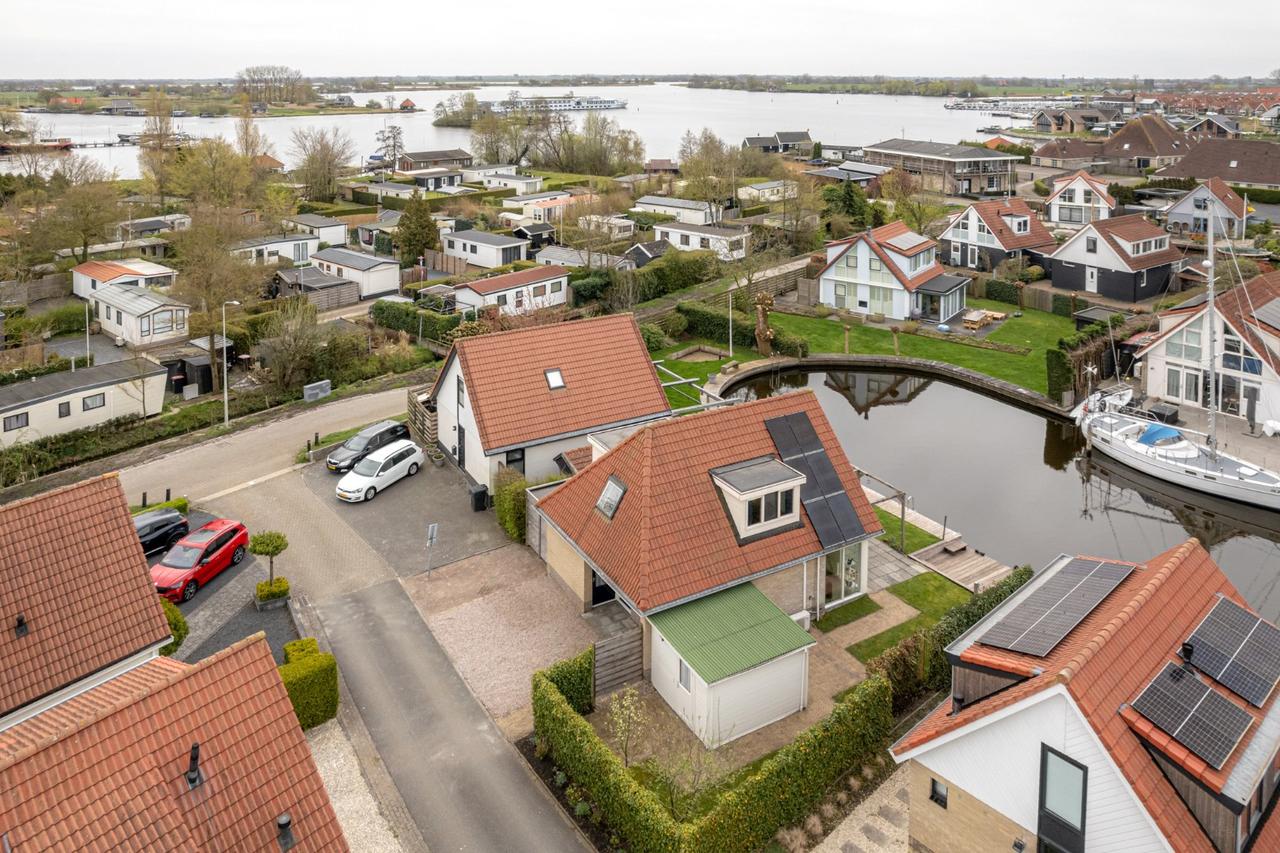 Recreational Home on Open Water in Grou - Image 23