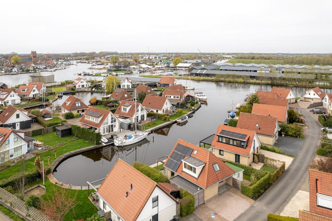 Recreational Home on Open Water in Grou - Image 24