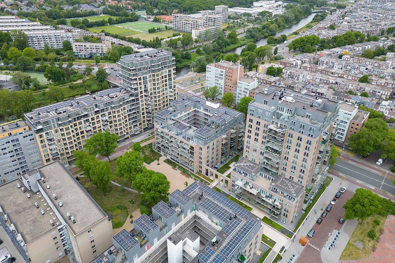 89 m² Apartment with Balcony in The Hague - Image 1