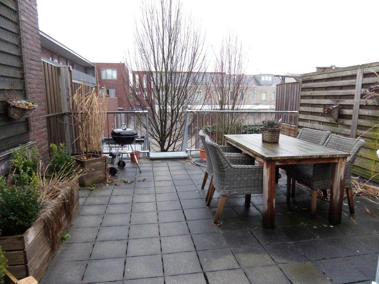 Apartment with Rooftop Terrace in Tongelre - Image 8