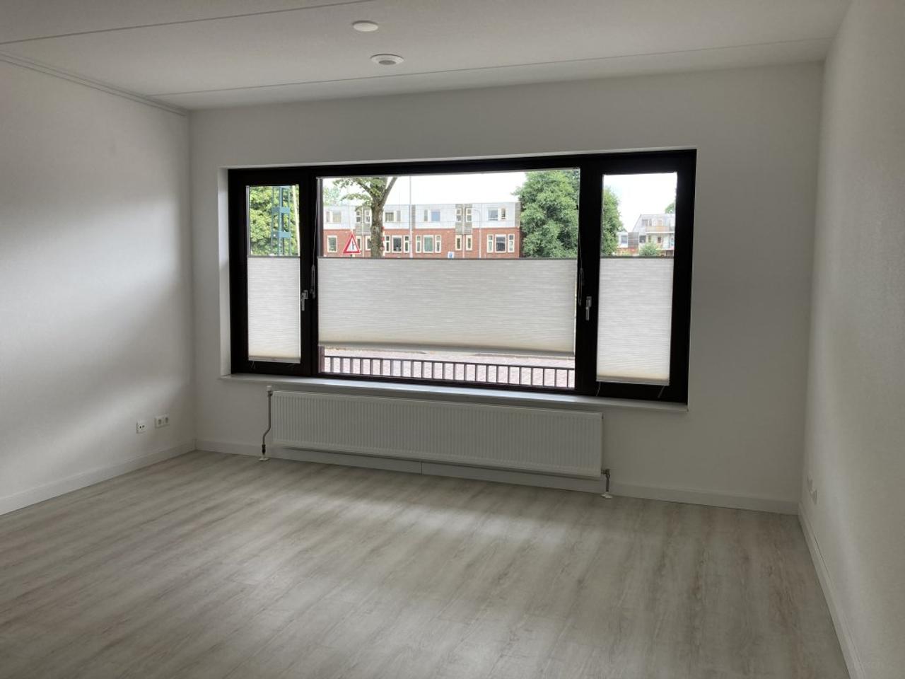 Ground-floor apartment with garden and parking - Image 4