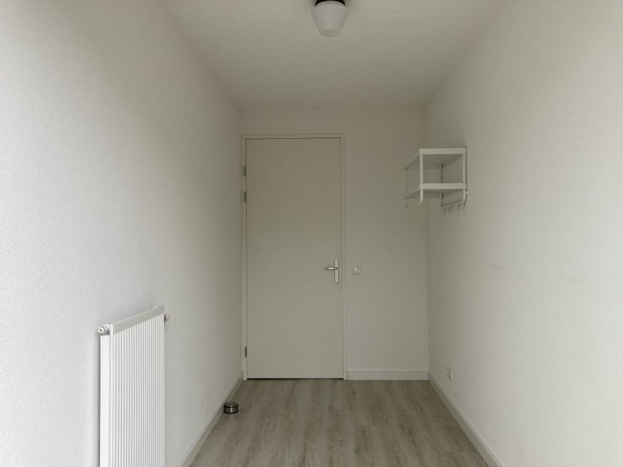 Ground-floor apartment with garden and parking - Image 7
