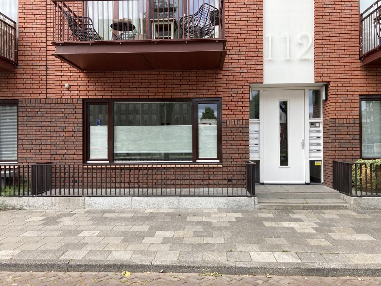 Ground-floor apartment with garden and parking - Image 9