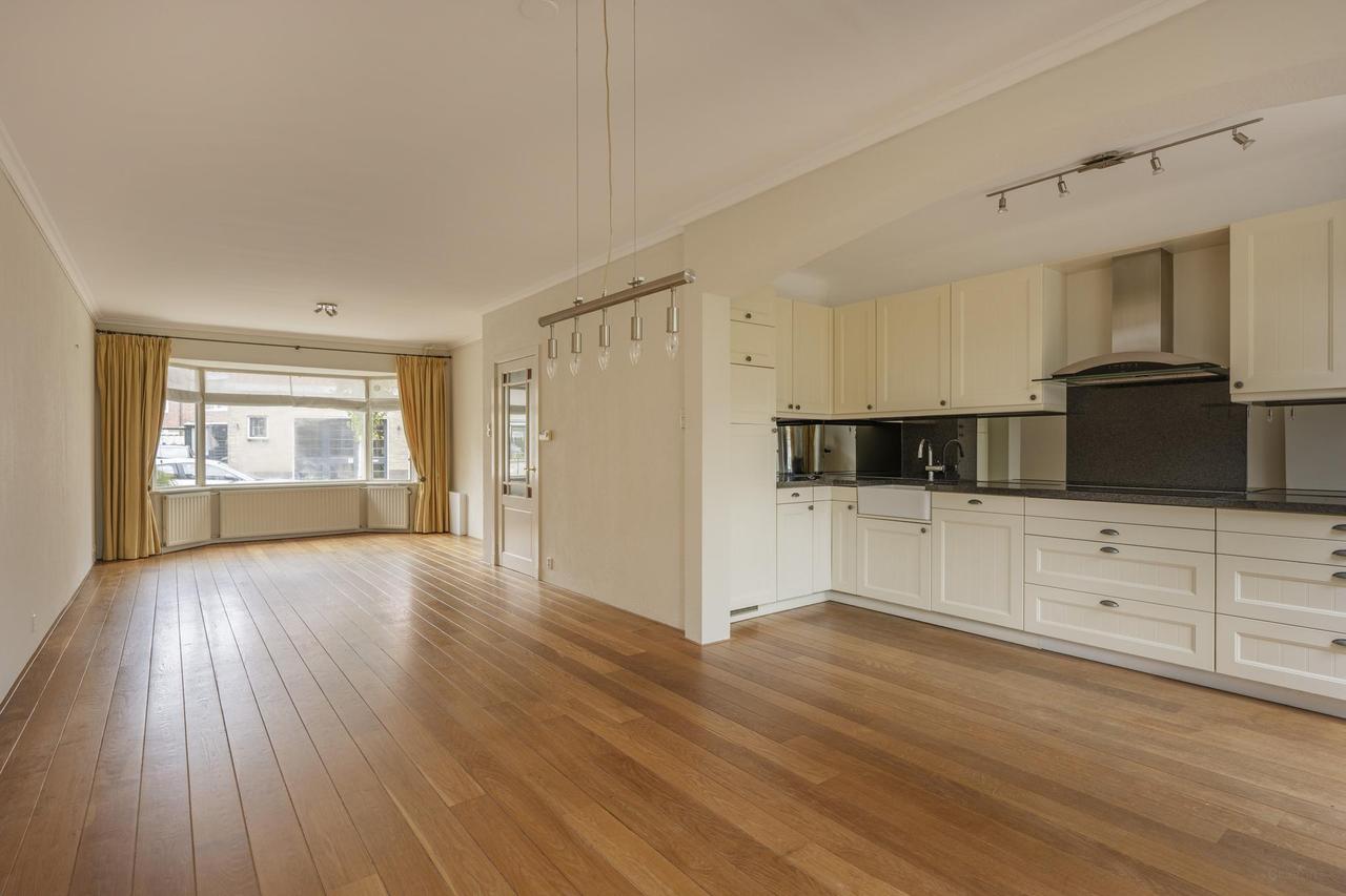 4-Bedroom House Near Molenplein - Image 2