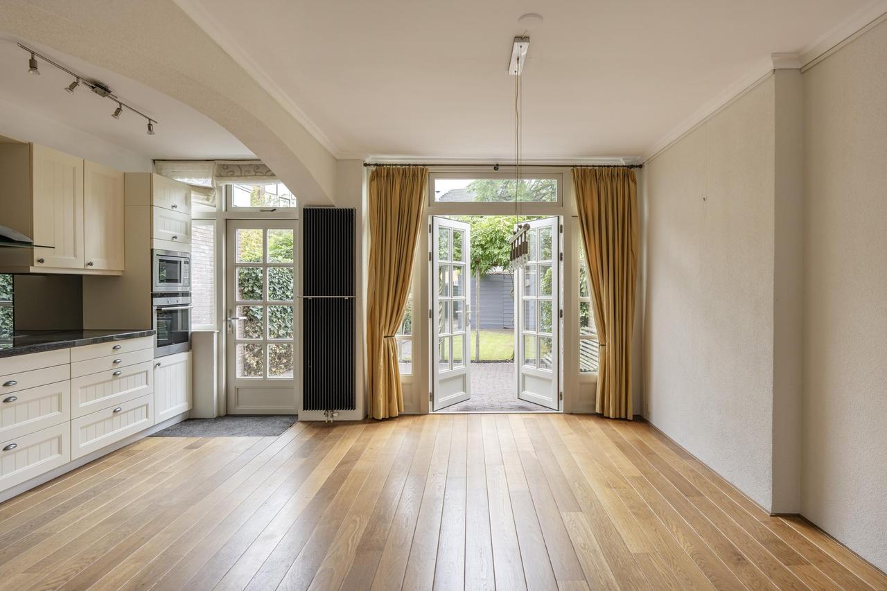 4-Bedroom House Near Molenplein - Image 3