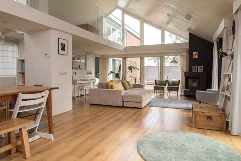 Furnished waterfront bungalow - Image 2