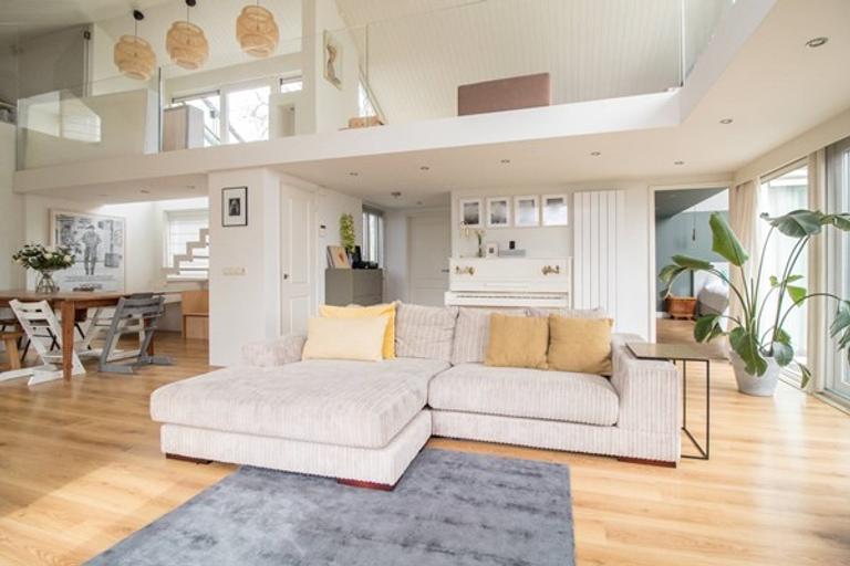 Furnished waterfront bungalow - Image 3