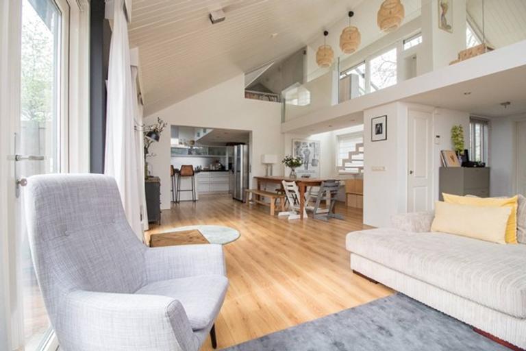 Furnished waterfront bungalow - Image 4