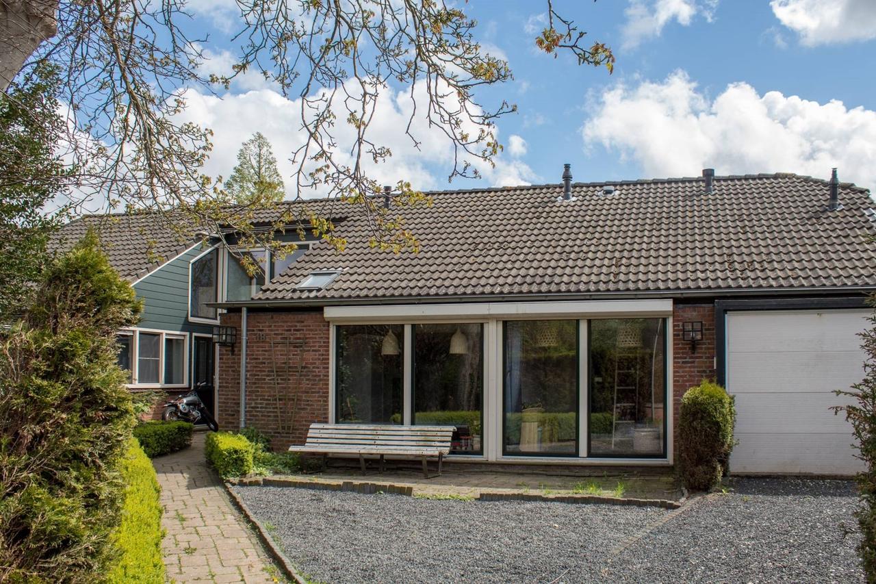 Furnished waterfront bungalow - Image 8