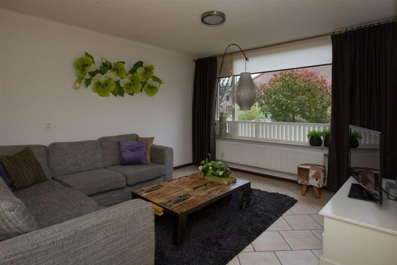 3-bedroom mid-terrace house with storage room - Image 2