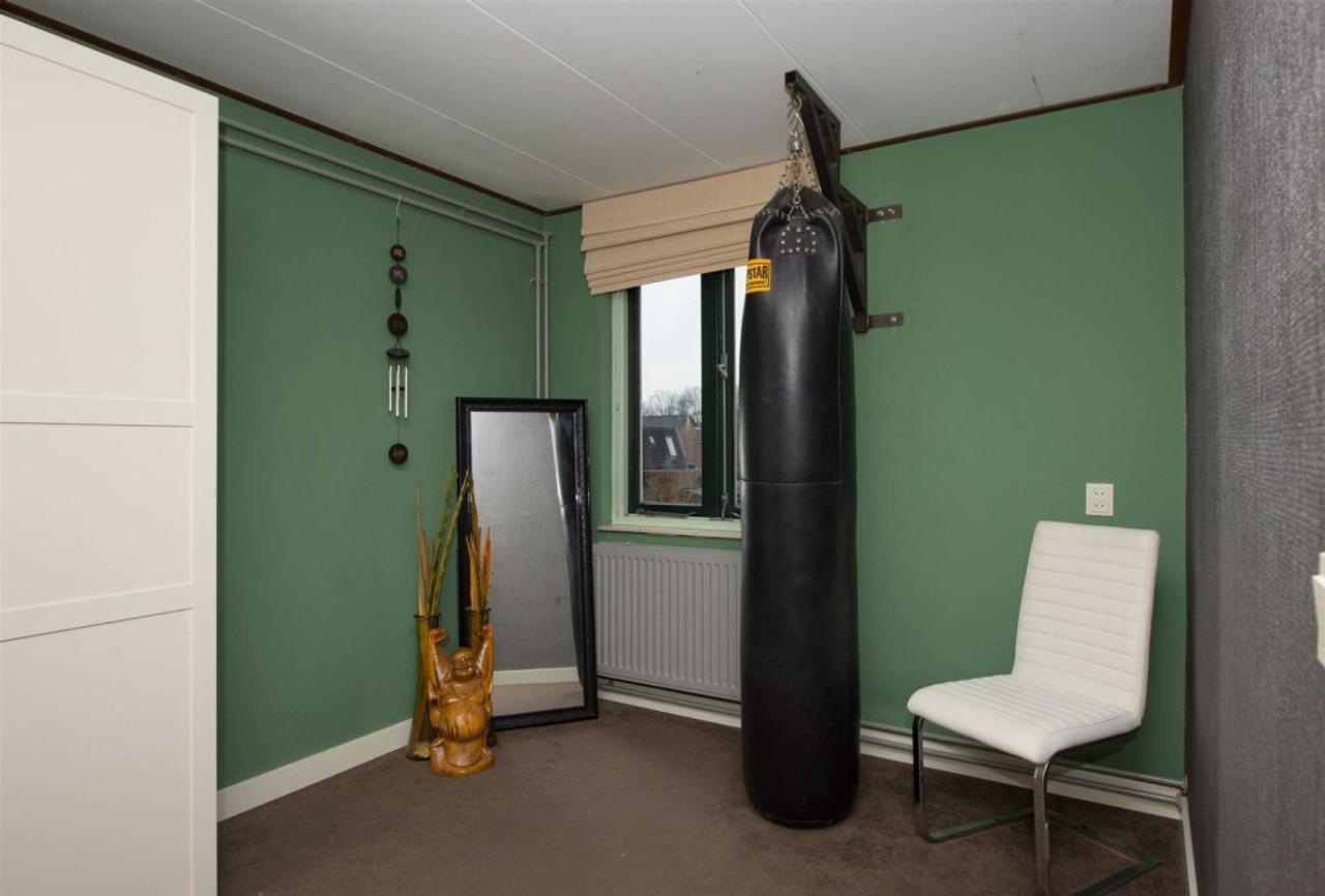 3-bedroom mid-terrace house with storage room - Image 7