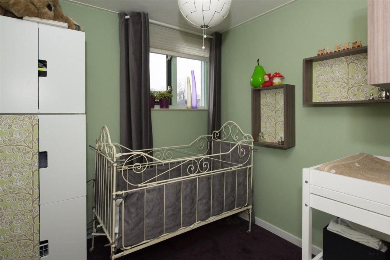 3-bedroom mid-terrace house with storage room - Image 8