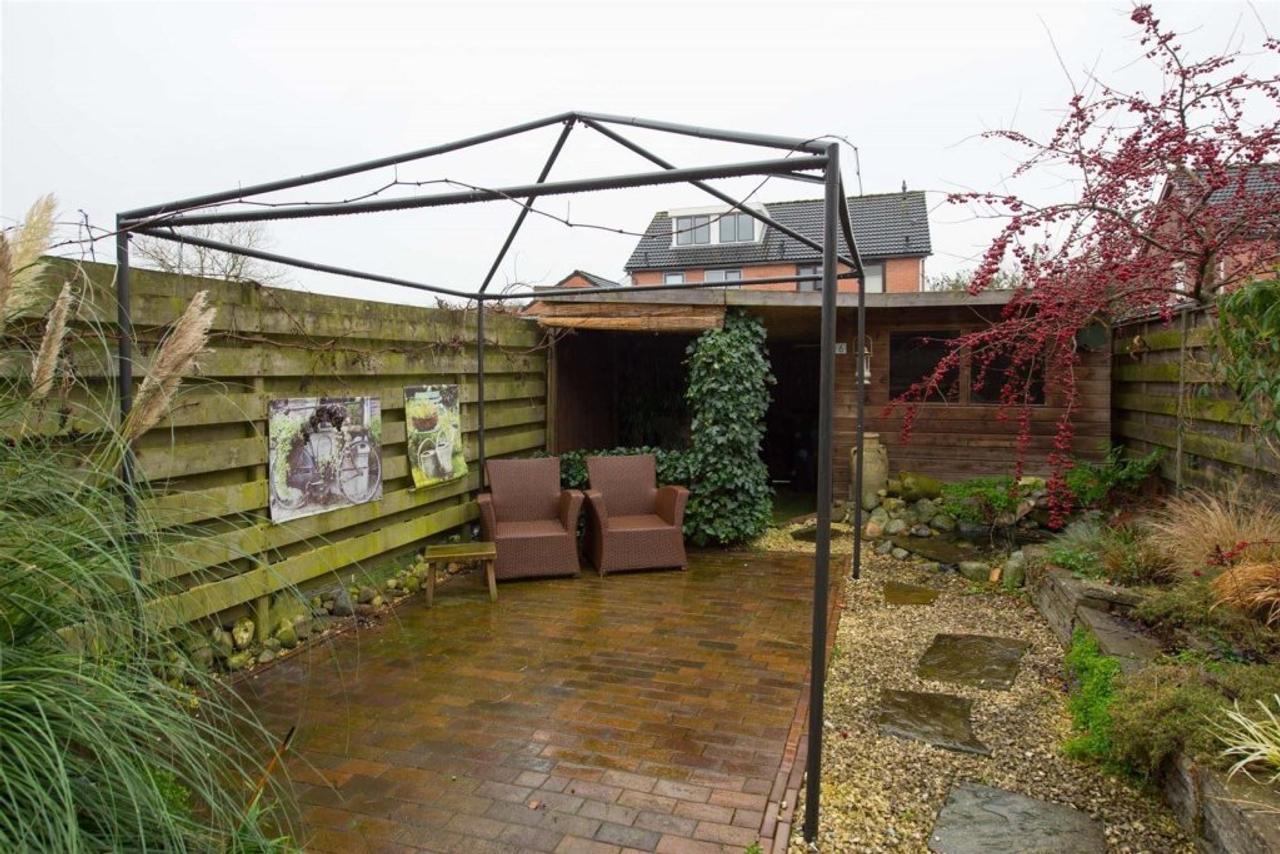 3-bedroom mid-terrace house with storage room - Image 11