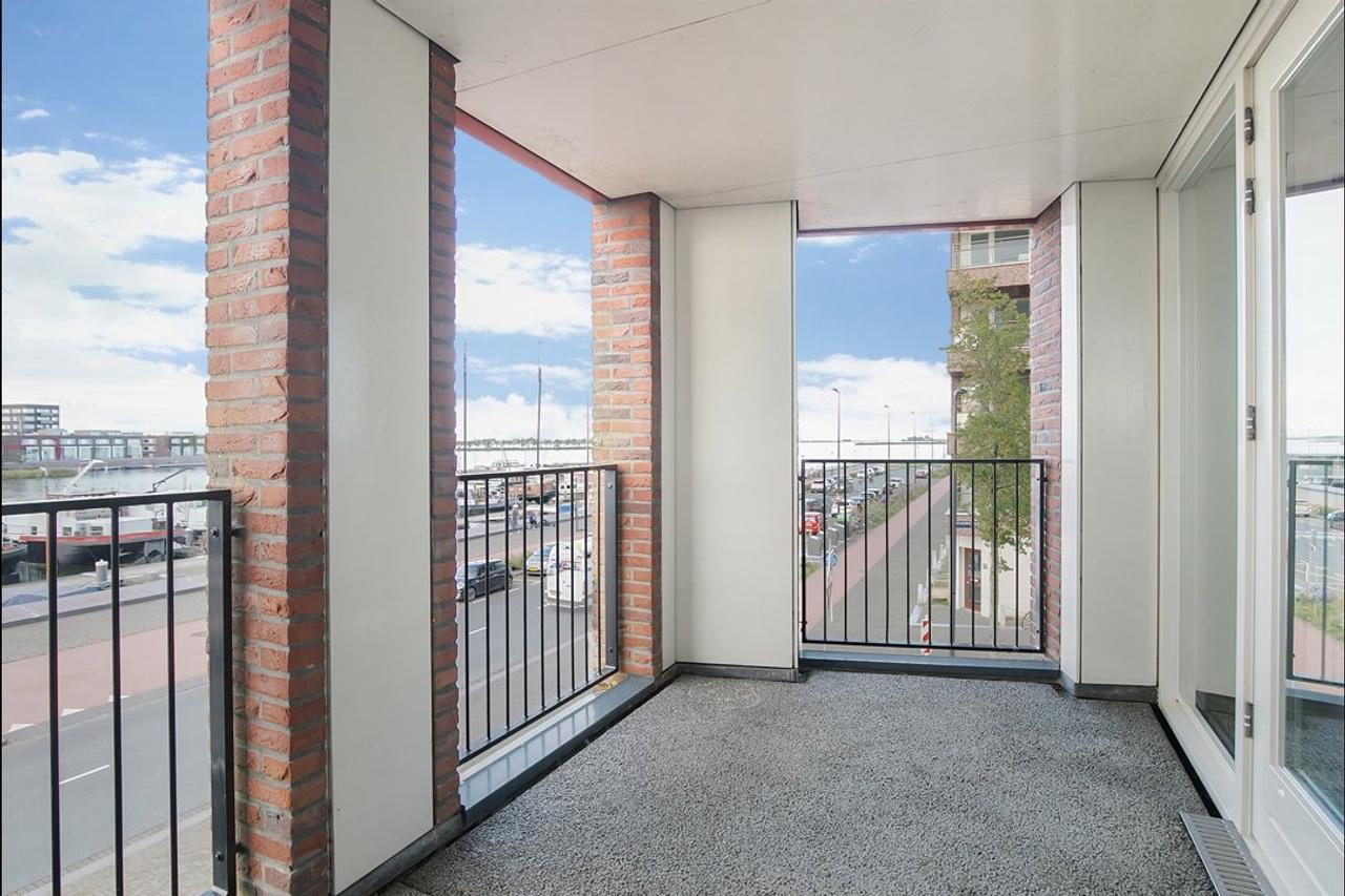 130 m² apartment with 3 bedrooms - Image 2