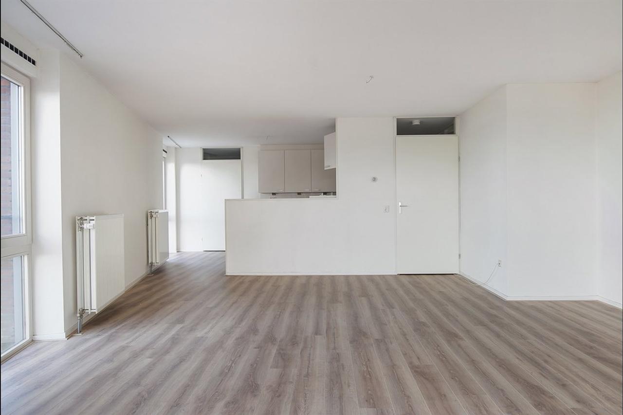 130 m² apartment with 3 bedrooms - Image 3