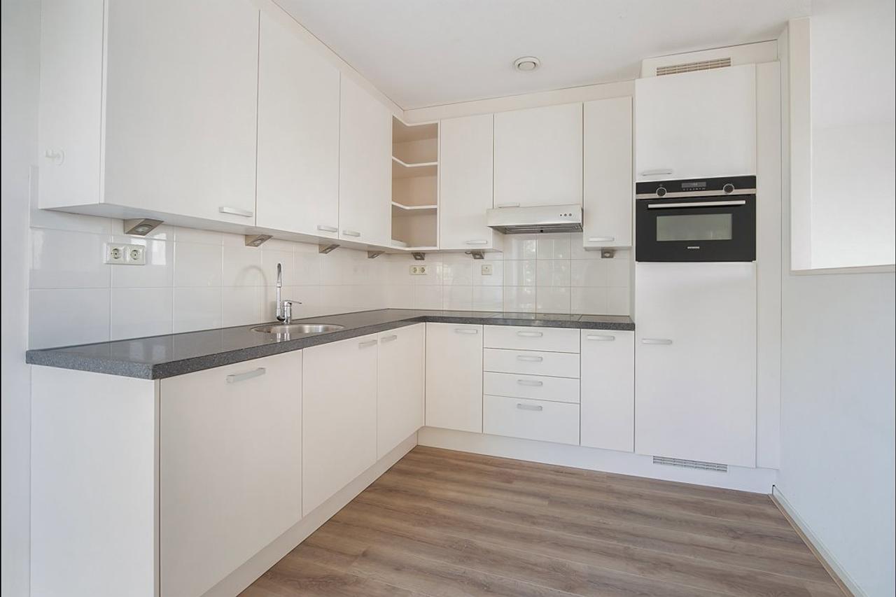130 m² apartment with 3 bedrooms - Image 5