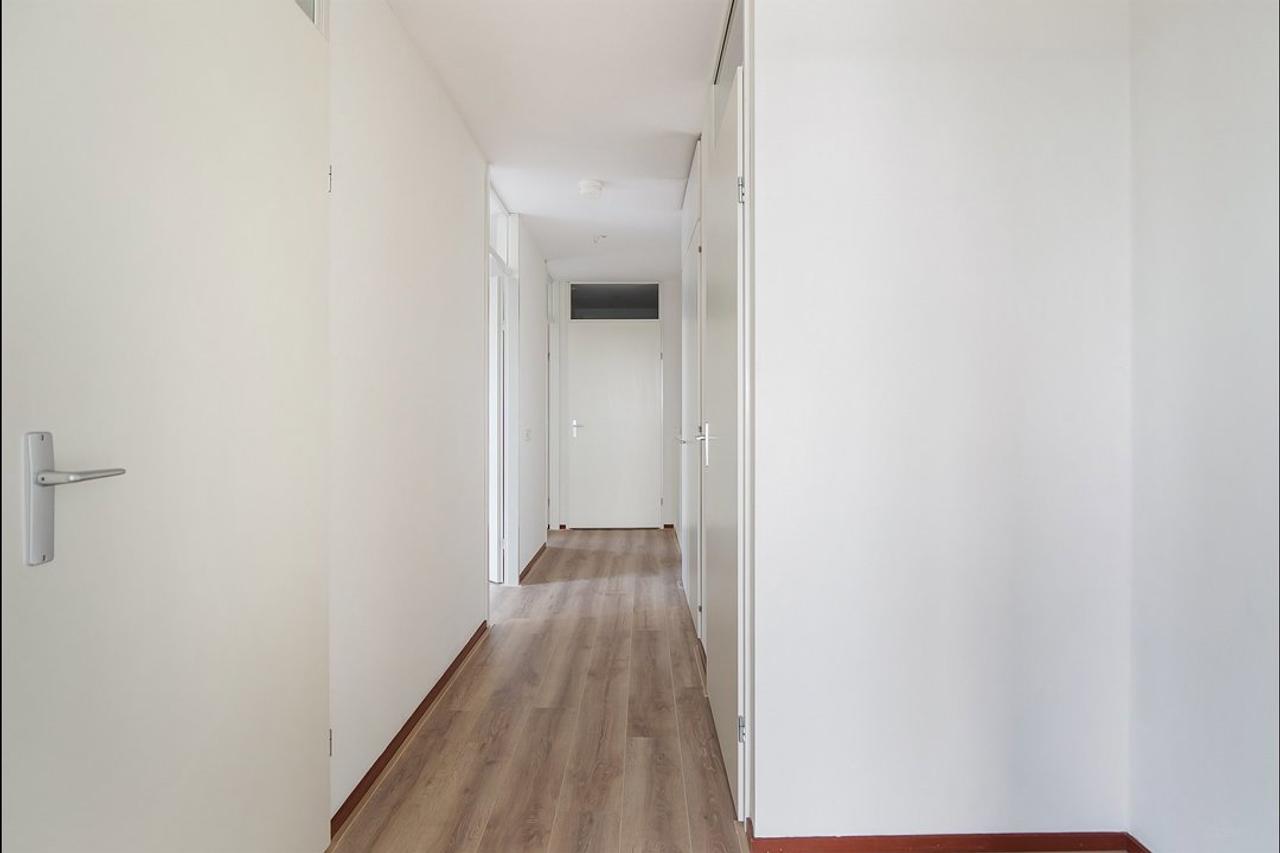130 m² apartment with 3 bedrooms - Image 8