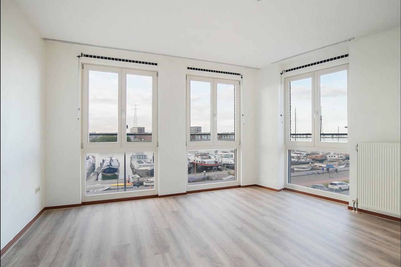 130 m² apartment with 3 bedrooms - Image 9