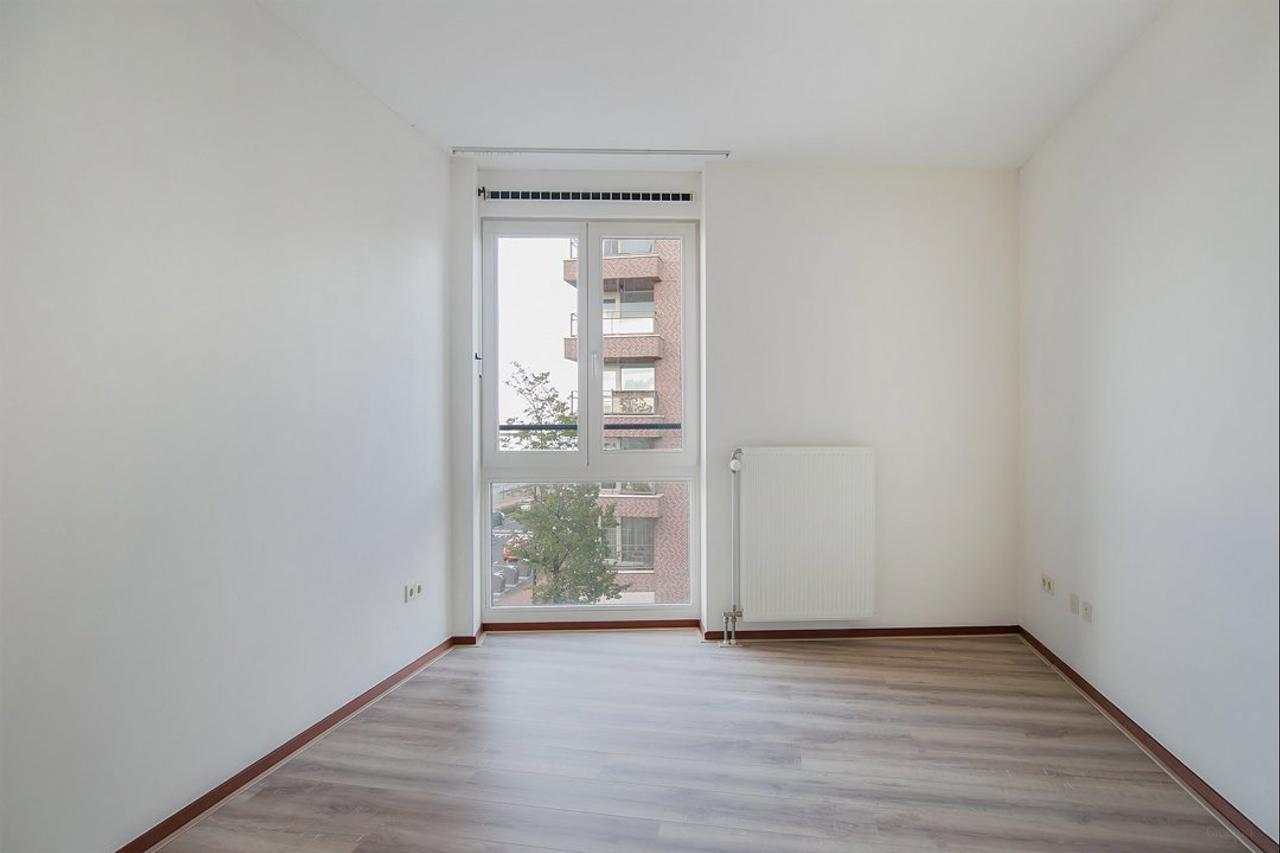 130 m² apartment with 3 bedrooms - Image 11