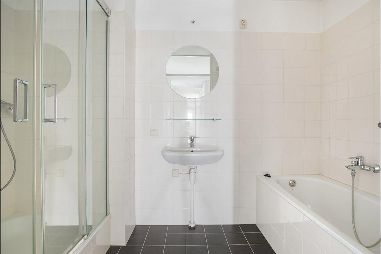 130 m² apartment with 3 bedrooms - Image 12