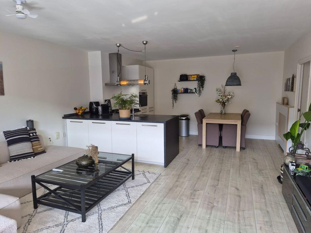 Furnished 1-Bedroom Apartment in De Burgen - Image 1