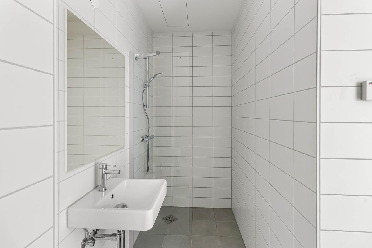 Furnished 1-Bedroom Apartment in Bullewijk - Image 30