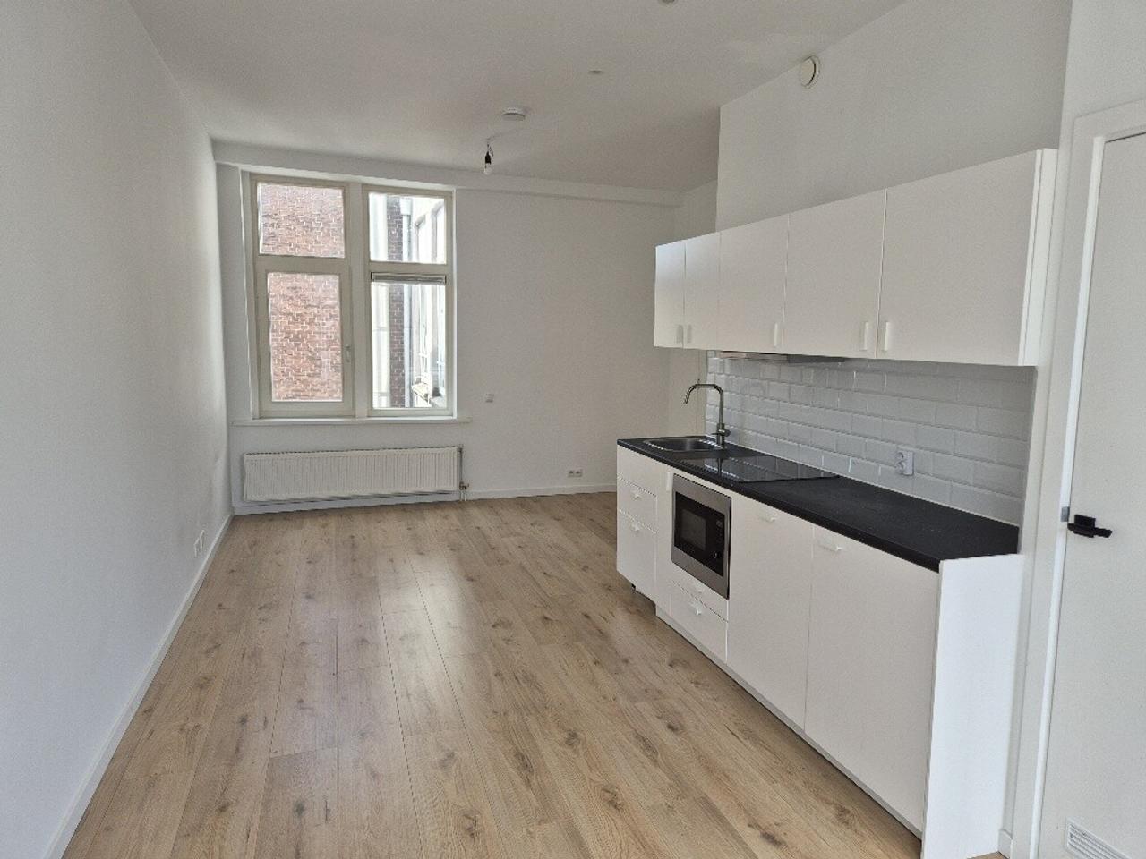 A++ 2-Bedroom Apartment in Kralingen - Image 2
