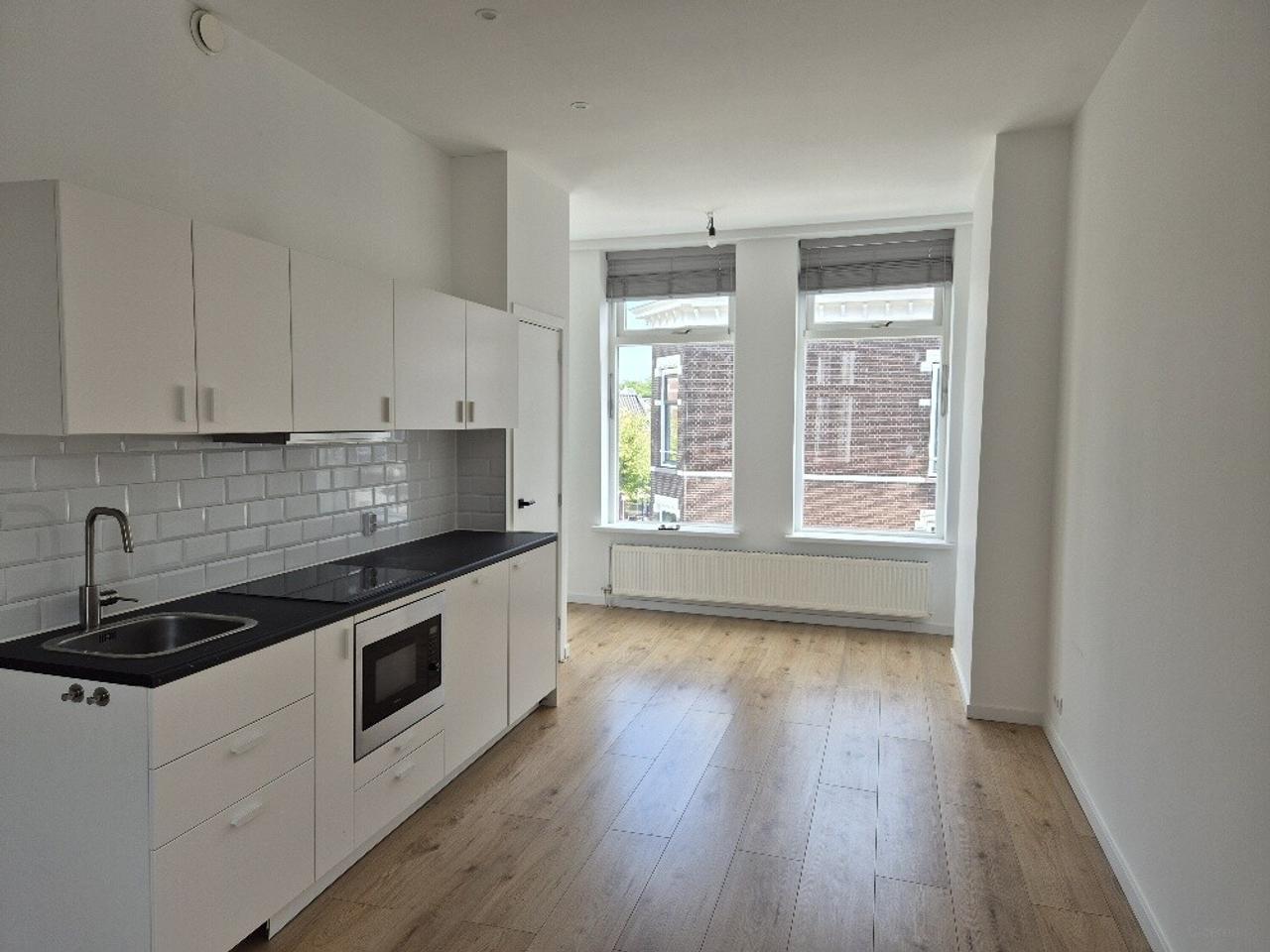 A++ 2-Bedroom Apartment in Kralingen - Image 3