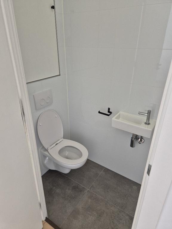 A++ 2-Bedroom Apartment in Kralingen - Image 4