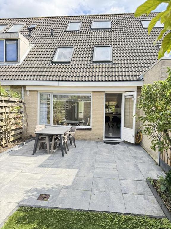 Gemeubileerd gezinshuis met tuin in Westwijk - Afbeelding 12