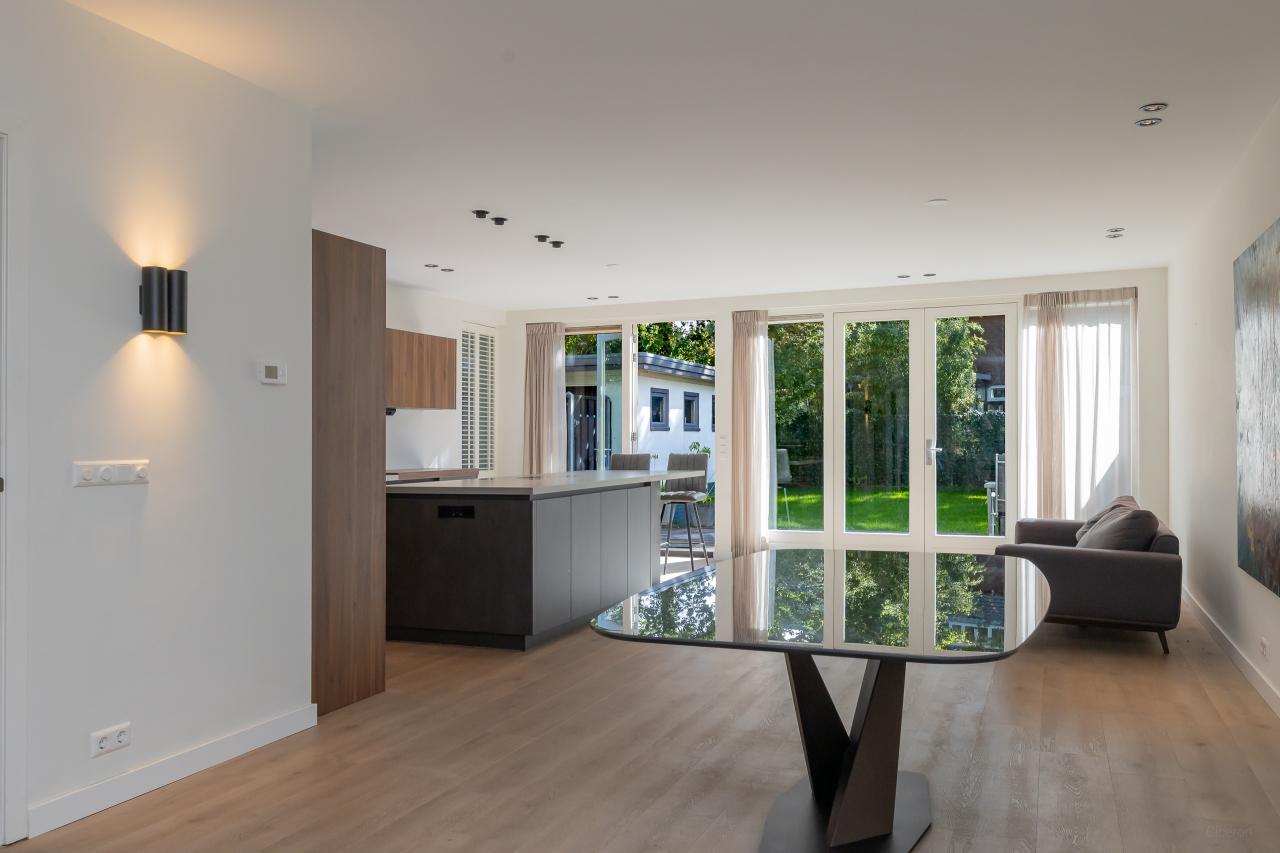 167 m² villa with garage and west-facing garden - Image 2