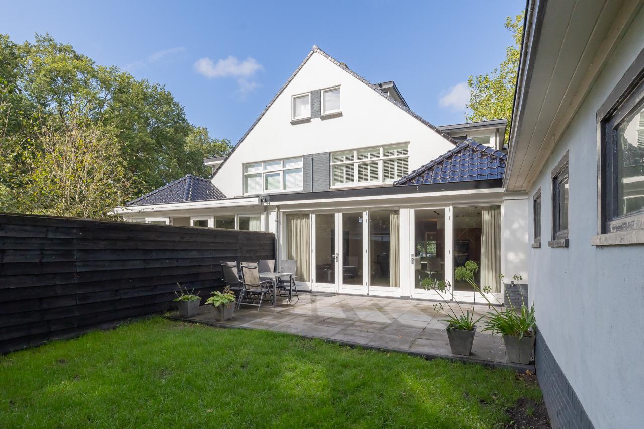167 m² villa with garage and west-facing garden - Image 5