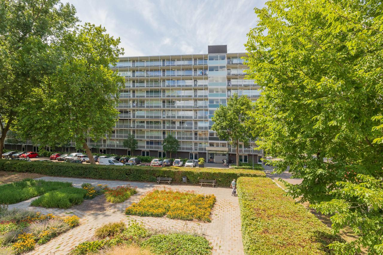 Gemeubileerd 3-kamerappartement met parkzicht - Afbeelding 1