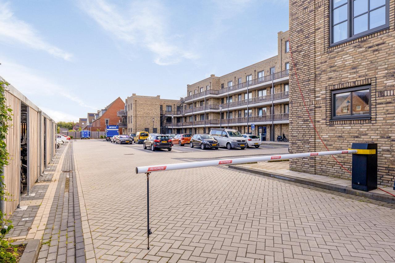Modern A++ apartment with balcony in Hoofddorp - Image 6