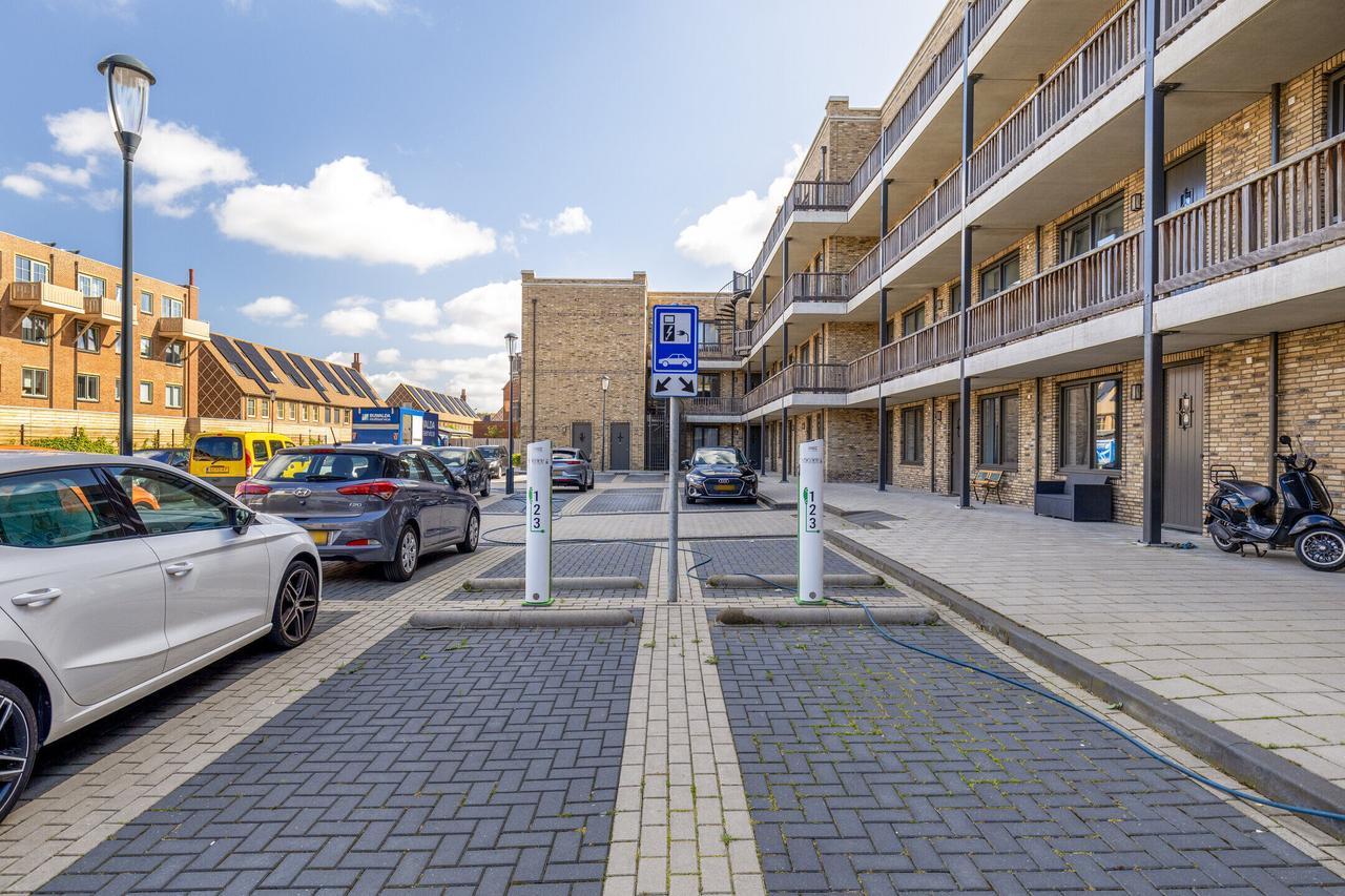 Modern A++ apartment with balcony in Hoofddorp - Image 9