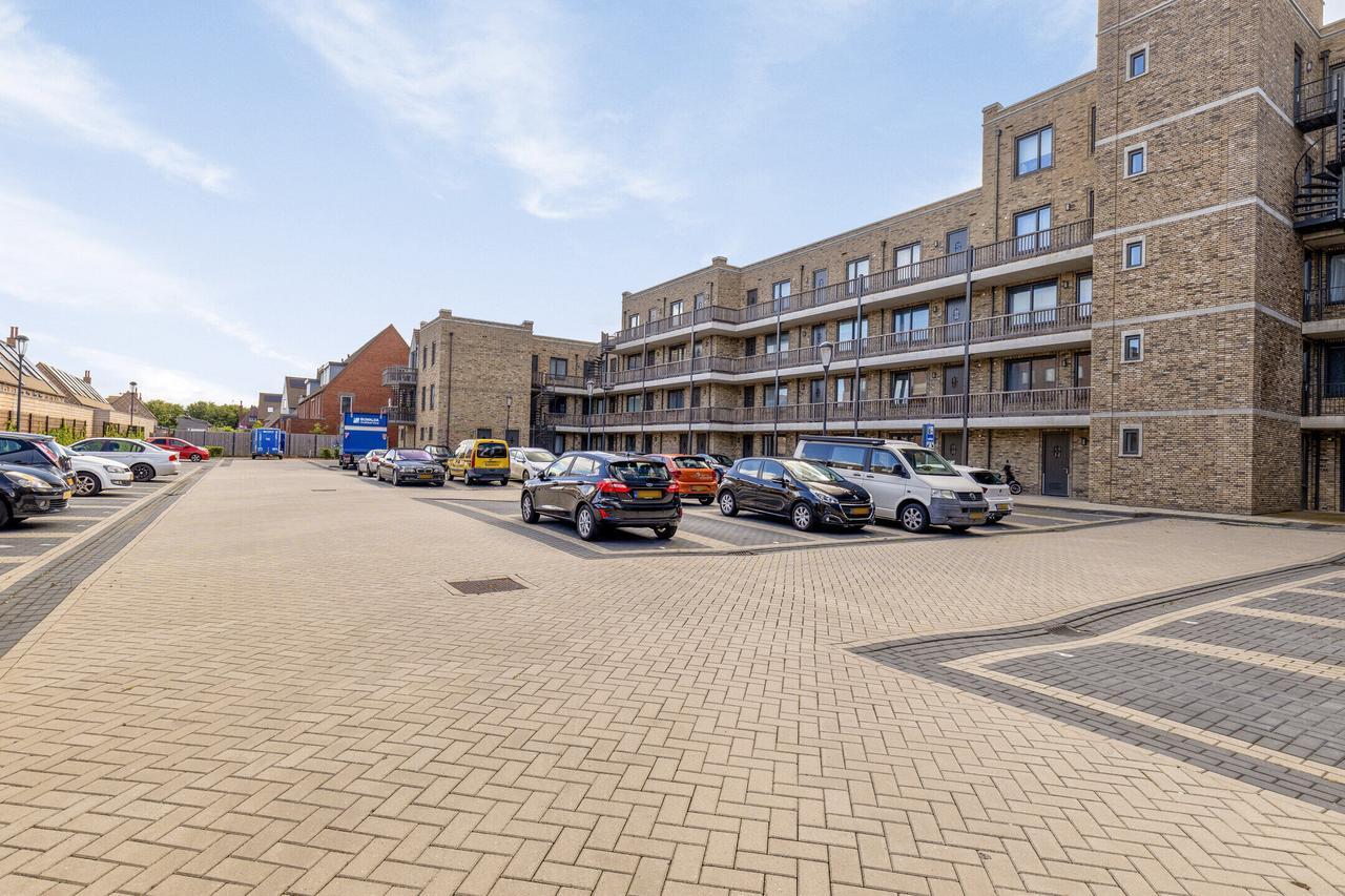 Modern A++ apartment with balcony in Hoofddorp - Image 13