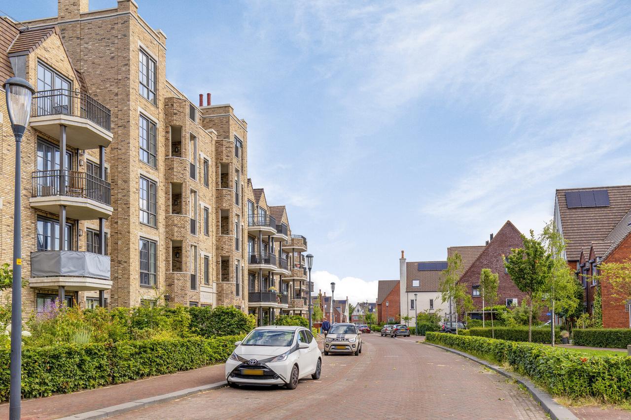 Modern A++ apartment with balcony in Hoofddorp - Image 18