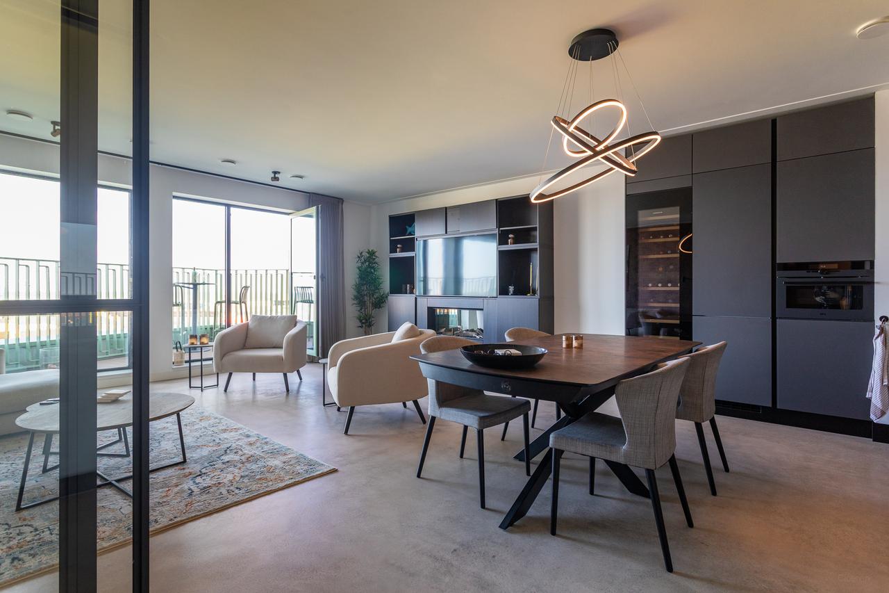 97 m² apartment with sea views and terrace - Image 1