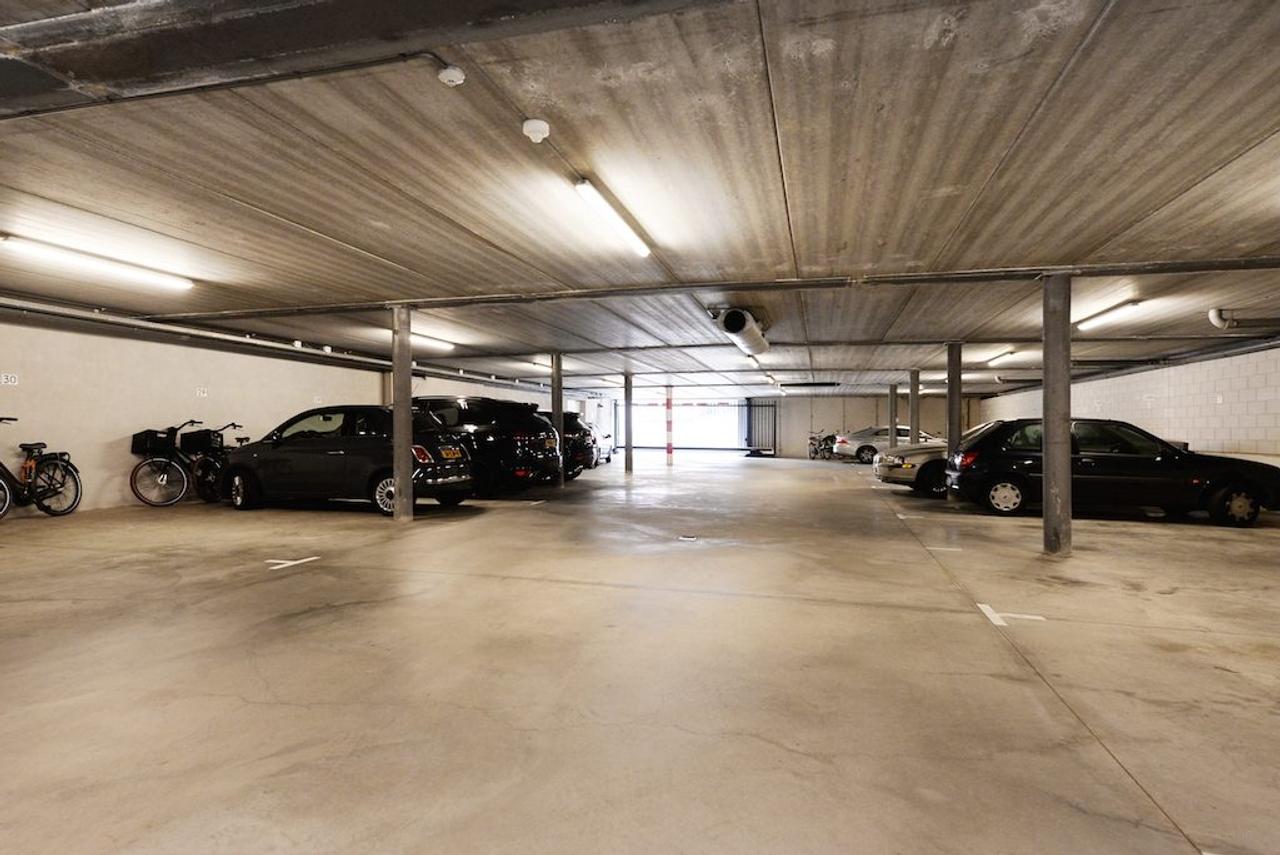265 m² Penthouse in Statenkwartier - Image 43